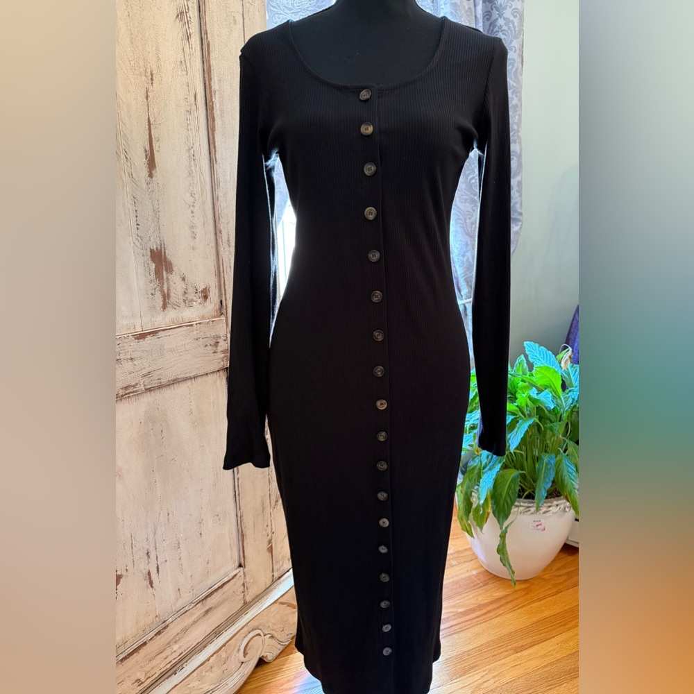 Billie the Label Colette Midi Ribbed minimalist dress. Black. Medium. NWT